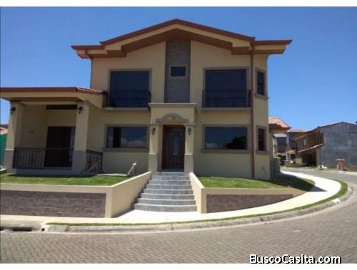 Preciosa Casa en Venta/ Sto Domingo-Heredia