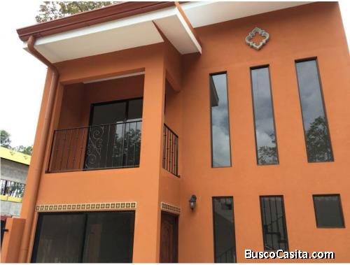 Esplendorosa casa en venta/ Ciudad Colón