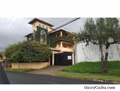 Casa con vista en venta en Curridabat Galería