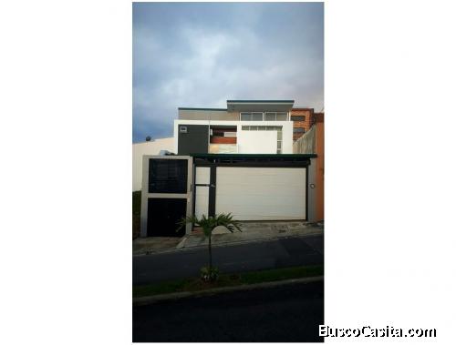  Hermosa casa en venta/ Escazú