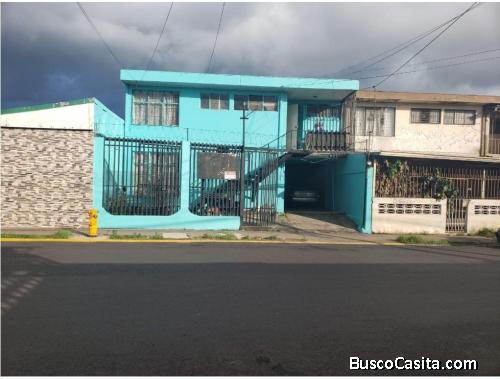 Amplia casa en venta/ Desamparados