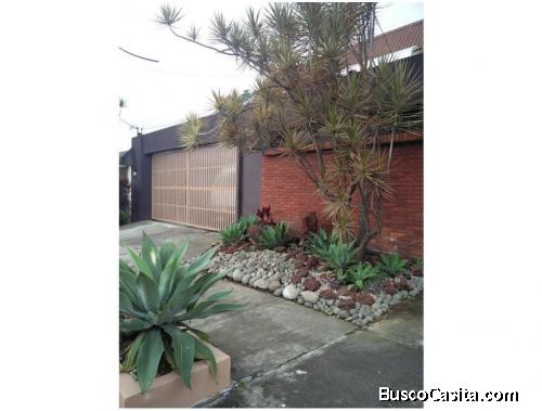 Acogedora casa en venta / La Uruca