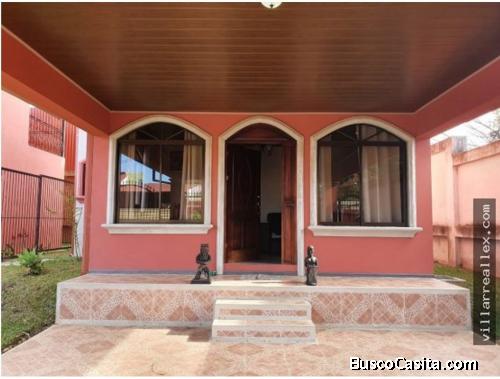 Acogedora casa en alquiler/ Heredia