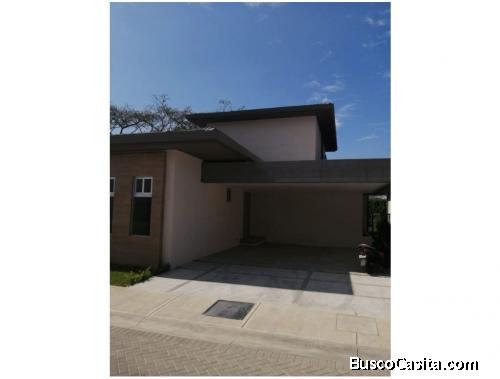 Hermosa casa en Alquiler/ Santa Ana-Lindora