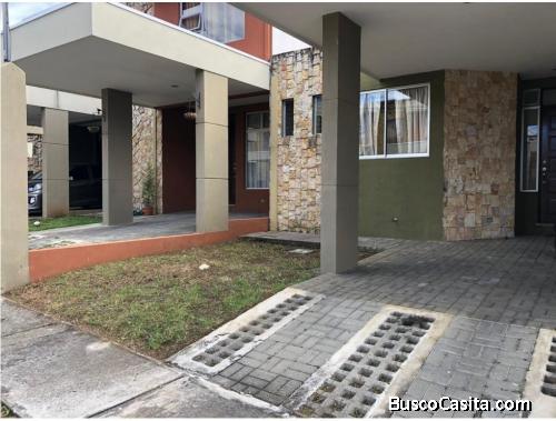 Cómoda casa en Venta/ San Francisco-Heredia V#93 