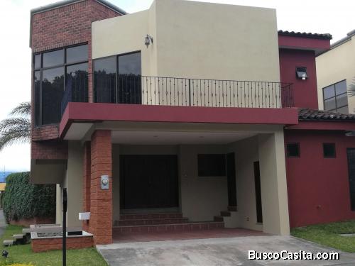 Casa en Alquiler,. en Condominio Hacienda de la Ribera