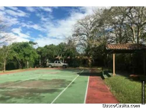 V#156 Amplio Lote con casa en venta/ Santa Ana