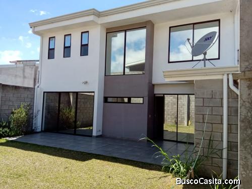 V#133 Preciosa casa en venta/ San Isidro-Heredia 