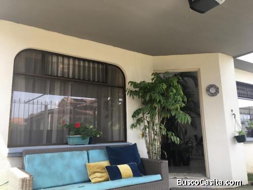 Vendo Casa con Apartamento en Barva