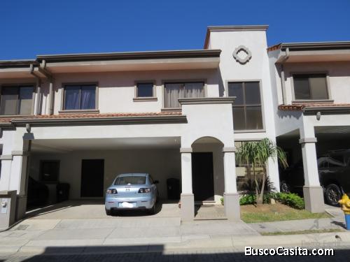 SE VENDE PRECIOSA CASA EN COND EN HEREDIA