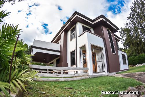SE VENDE BELLA CASA EN SAN RAFAEL DE HEREDIA