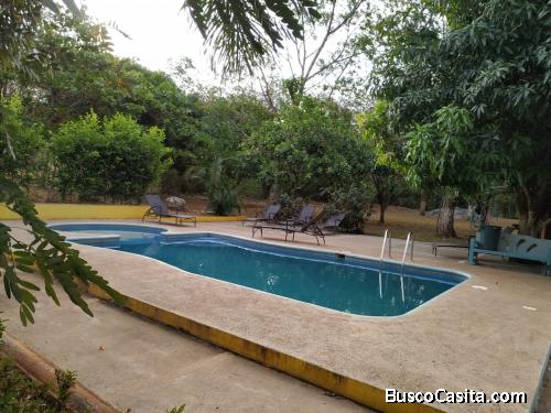 Dueño vende- Villas y Cabinas cerca de Tamarindo, con piscina y 7 unidades de alquiler con 3 lotes v