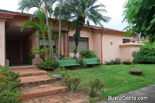 RAH OFC #20-407. Bella casa en Alquiler. San José