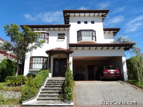 RAH OFC#20-491. Impresionante casa en Alquiler. HEREDIA