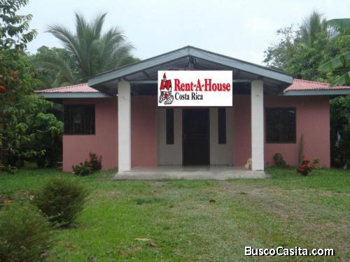 RAH OFC #20-903. Amplia casa con terreno en venta. Limón