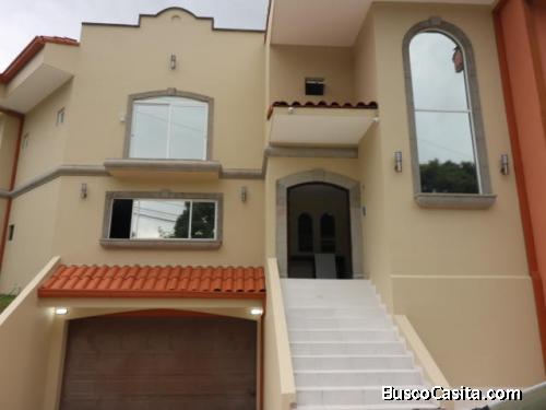 RAH OFC #21-15. Espectacular casa en venta. Laureles