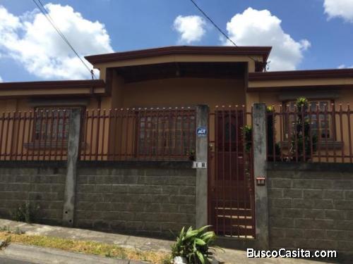 RAH OFC #20-330  Linda Casa EN VENTA. S/J CURRIBAT