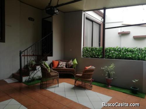 RAH OFC #21-152. Bellisima casa en venta. Heredia 