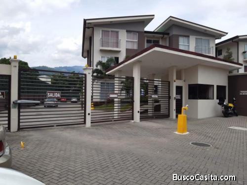 RAH OFC  #20-2011. Majestuoso Apto., en venta San José