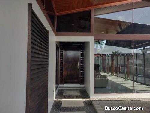 RAH OFC #20-2052. Exclusiva Casa en venta. Limón Pococi