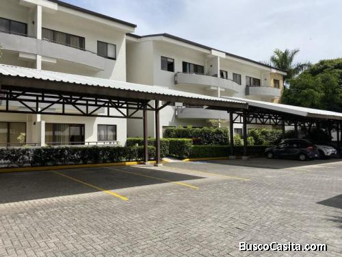 RAH OFC #20-2142  Espacioso e iluminado Apto en venta. San José 