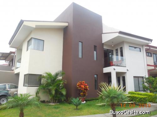 RAH OFC  #21-54  Se vende preciosa casa. Alajuela 