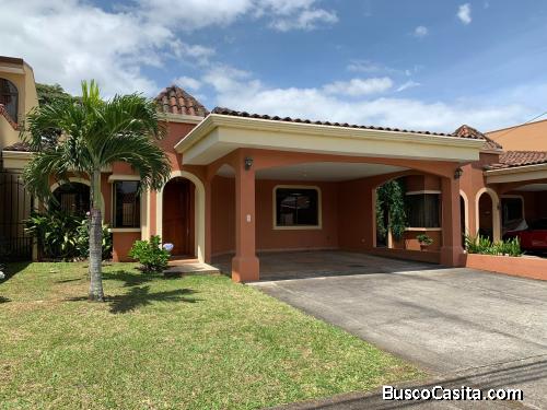RAH OFC  #20-534  Hermosa casa en venta. Heredia 