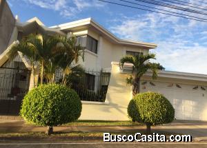 RAH OFC #20-582. ESPECTACULAR CASA EN VENTA. ALAJUELA