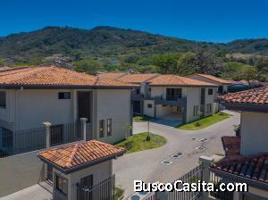 RAH OFC  #21-210 casa en venta en Santa Ana 