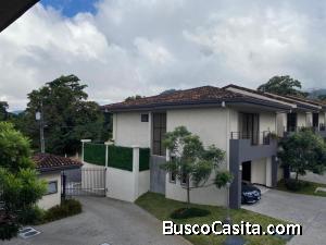 RAH OFC #21-209. ESPECTACULAR CASA EN VENTA. SANTA ANA