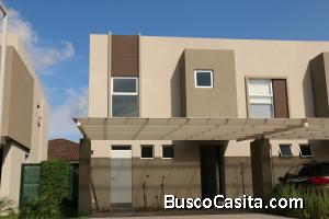 RAH OFC  #20-972 casa en venta en Santa Ana