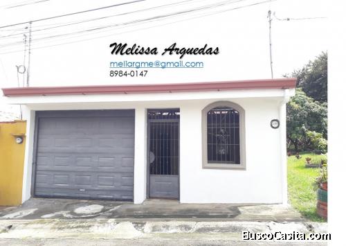 Vendo casa en residencial en La Guácima, recientemente remodelada.