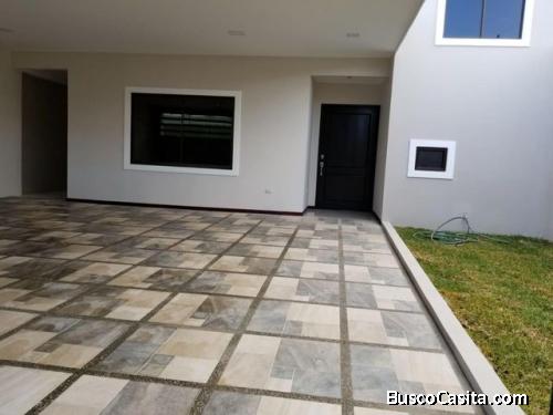 Casa en Venta en Heredia