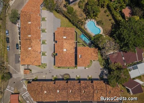 RAH OFC #21-213. PRIVILEGIADA CASA EN VENTA. PIEDADES