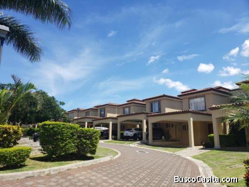 RAH OFC #21-382. ESPECTACULAR CASA EN ALQUILER CONDOMINIO DE LUJO. Guachipelin