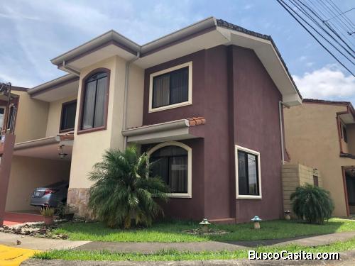 RAH OFC #21-380. CASA EN VENTA. DESAMPARADOS