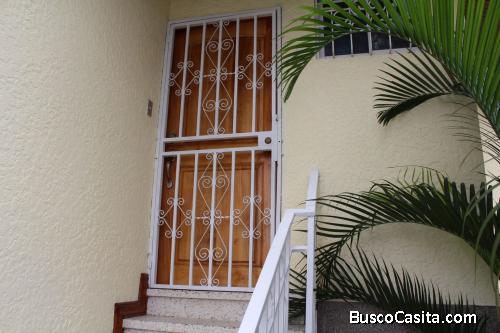 RAH OFC #21-361. ALQUILER DE HERMOSO APARTAMENTO