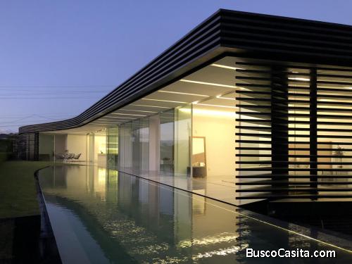 RAH OFC #20-1176. LUJOSA Y DE ENSUEÑO CASA EN VENTA. Altos Paloma