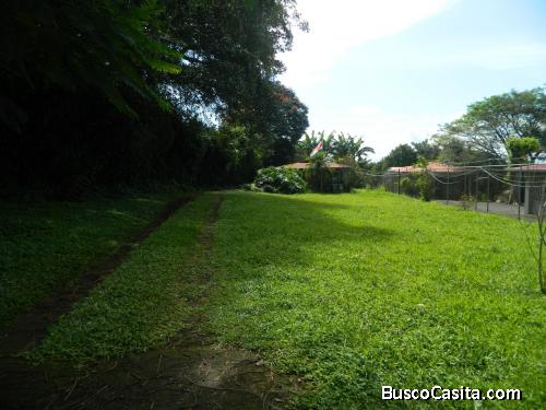 GRANDIOSA CASA EN VENTA CON UNA PAZ INCREÍBLE. DESAMPARADOS