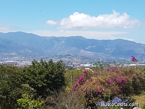 ACOGEDORA CASA de UN PISO y con BELLAS VISTAS a las MONTAÑAS! Sta Barbara, Heredia.