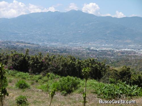 AQUÍ SU CASA EN ESTA PLANA PROPIEDAD CON BELLAS VISTAS! Heredia, Costa Rica