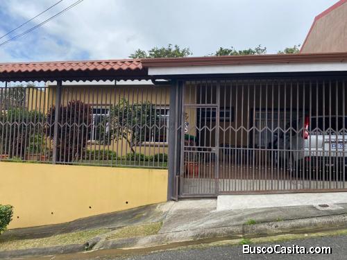 se vende casa Hermosa, independiente, San Isidro de Coronado