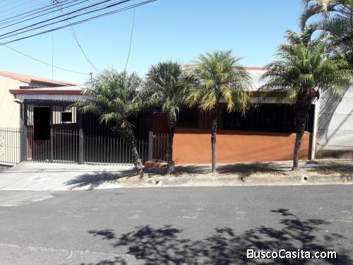 CASA EN VENTA. SAN JOSÉ PAVAS. Rohrmoser