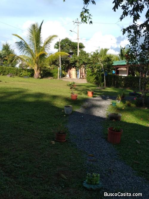 Lote con Casa, Rancho y riachuelo en Oriente de Sta Teresita de Turrialba