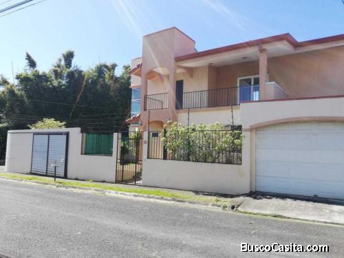 Vendo hermosa casa esquinera en Lomas de Ayarco MLS#21-1112