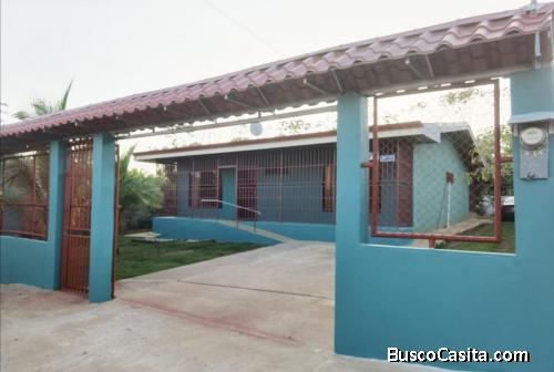 PRECIO REBAJADO - Venta de lote de 1.000 m2 con dos casas, Pérez Zeledón