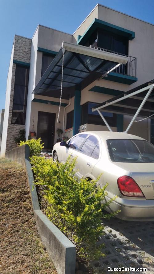 Hermosa Casa en Condominio