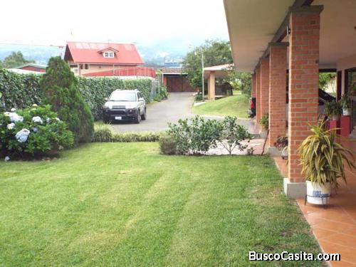 LUJOSA RESIDENCIA SAN LUIS    SANTO DOMINGO DE HEREDIA. 