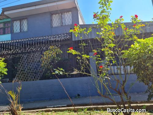 VENTA DE CASA ESQUINERA CON COCHERA EN HATILLO 6
