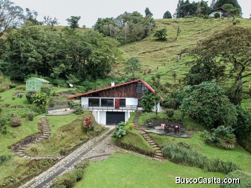 Se VENDE - Casa de montaña única - Carrizal - Alajuela